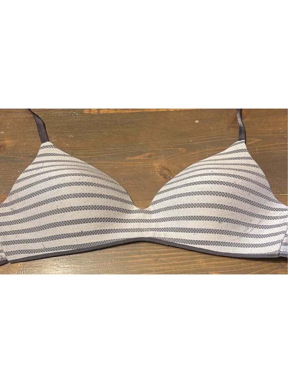 Victoria’s Secret no wire bra size 34 A